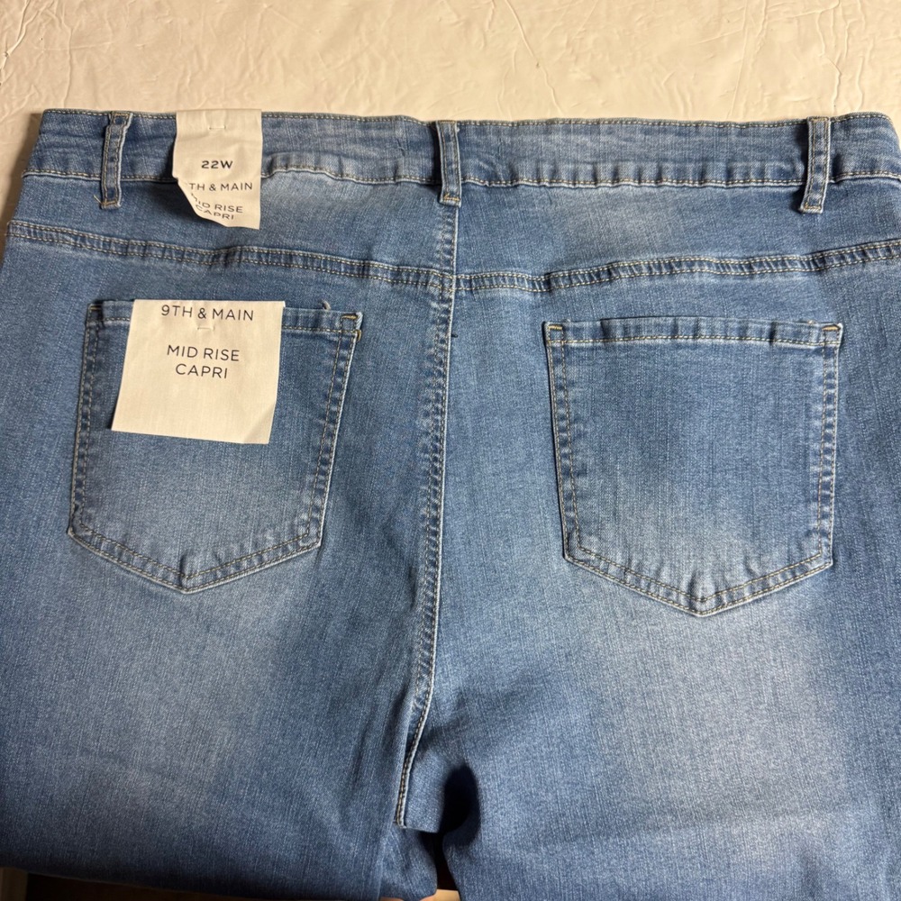 9th & Main Womens 22W Mid Rise Capri Jeans Floral Embroidered Medium Wash Denim - Picture 4 of 8